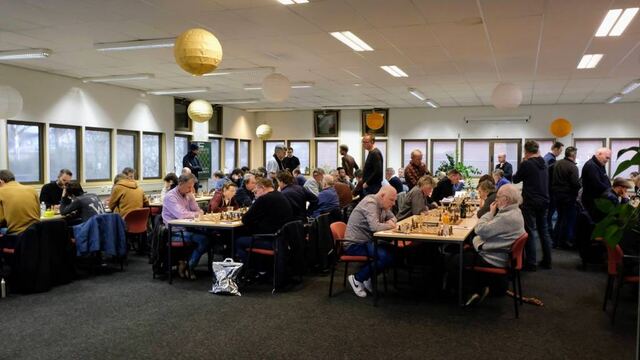 Schakers aan het spelen tijdens een competitie-ronde